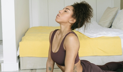Ausgeführte Yoga-Stellung &quot;Kobra&quot;