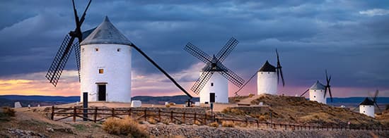 5 Windmühlen in Spanien hintereinander