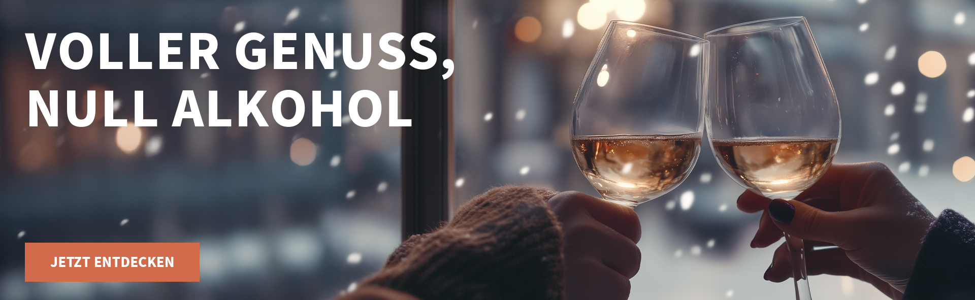 Meravino Weinaktion mit zwei Weißweingläsern in winterlicher Stimmung, Text: "Voller Genuss, Null Alkohol" und Button "Jetzt entdecken".