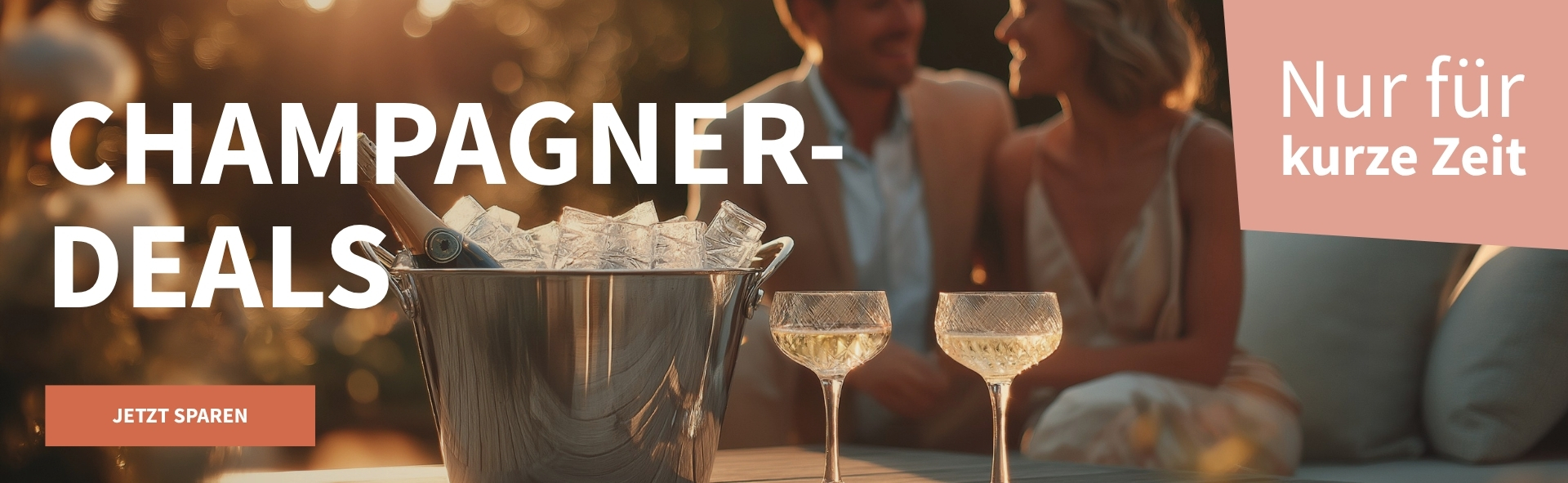 Meravino Weinaktion mit dem Slogan "Champagner-Deals". Im Hintergrund ein Pärchen, das an einem Tisch sitzt; im Vordergrund ein Weinkühler mit Eiswürfeln und einer Flasche Champagner darin. Hinweis auf "Nur für kurze Zeit". Unten Button "Jetzt sparen".