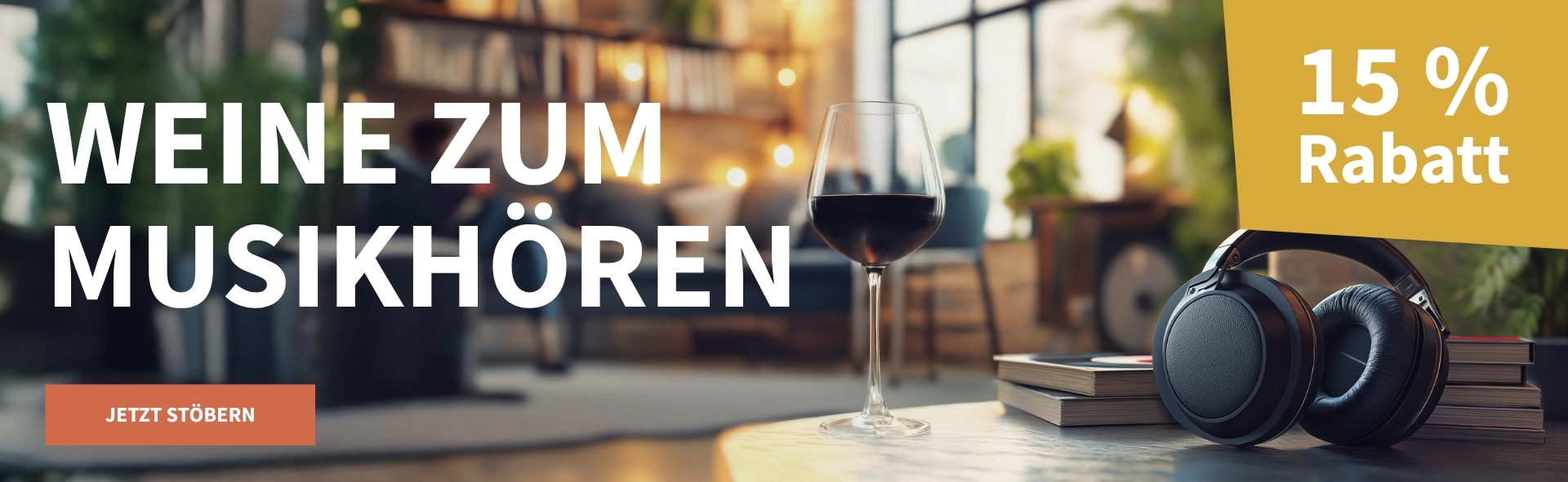 Meravino Weinaktion mit dem Slogan "Weine zum Musikhören". Im Hintergund ein Blick in eine Wohnung, im Vordergrund ein Tisch, auf dem Kopfhörer liegen und ein Glas Rotwein steht. Hinweis auf "15 % Rabatt". Unten Button "Jetzt stöbern".