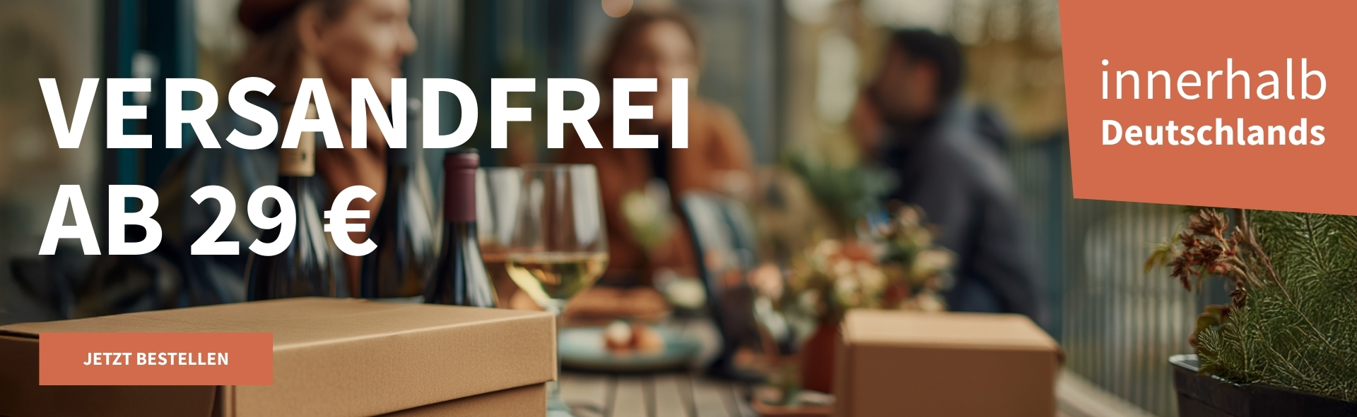 Meravino Weinaktion mit dem Slogan "Versandfrei ab 29 €". Im Hintergrund mehrere Personen, die an einem gedeckten Tisch mit Weinflaschen und -gläsern sitzen. Hinweis auf "innerhalb Deutschlands". Unten Button "Jetzt bestellen".