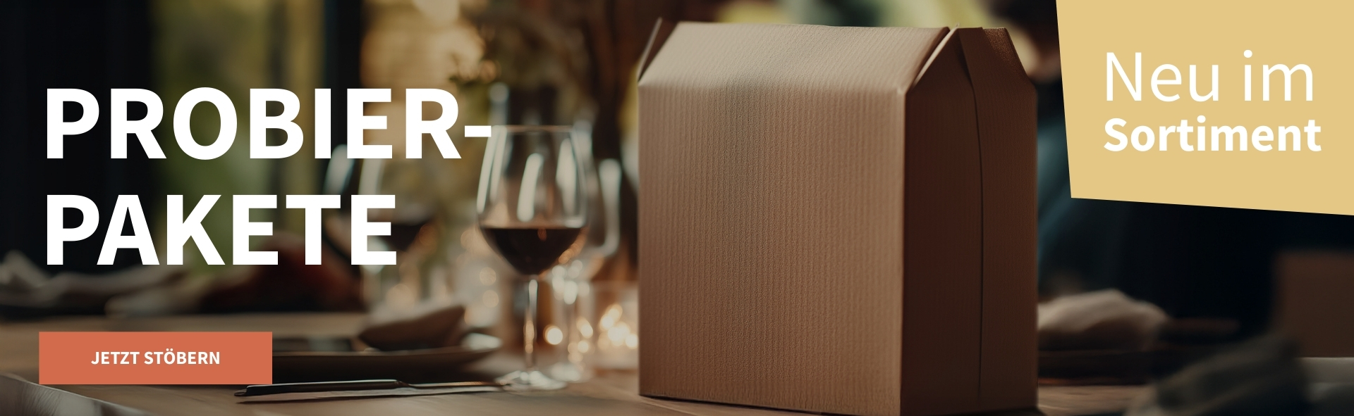 Meravino Weinaktion mit dem Slogan "Probierpakete". Im Hintergrund ein gedeckter Tisch, auf dem ein kleines Paket steht. Hinweis auf "Neu im Sortiment". Unten Button "Jetzt stöbern".