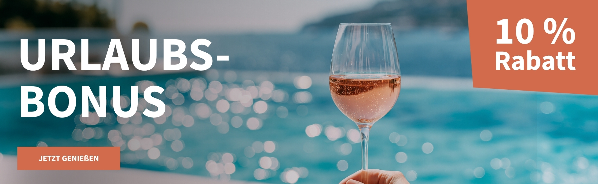 Meravino Weinaktion mit dem Slogan "Urlaubsbonus". Im Hintergrund ein Infinity-Pool, davor ein Glas Roséwein, das in einer Hand gehalten wird. Hinweis auf "10 % Rabatt". Unten Button "Jetzt genießen".