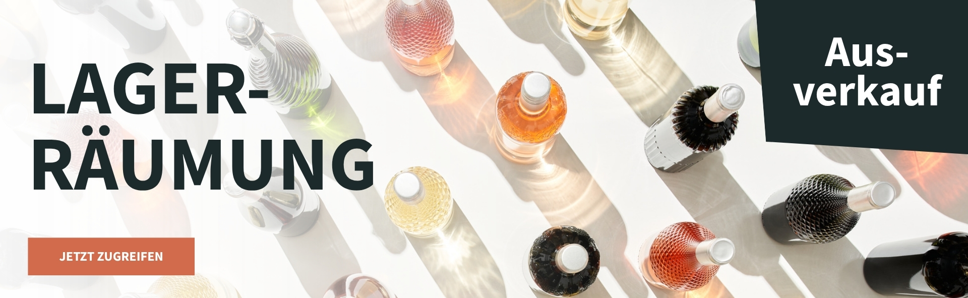 Meravino Weinaktion mit dem Slogan "Lagerräumung". Im Hintergrund mehrere Flaschen Wein auf weißem Untergrund. Hinweis auf "Ausverkauf ". Unten Button "Jetzt zugreifen". | KI-generiert