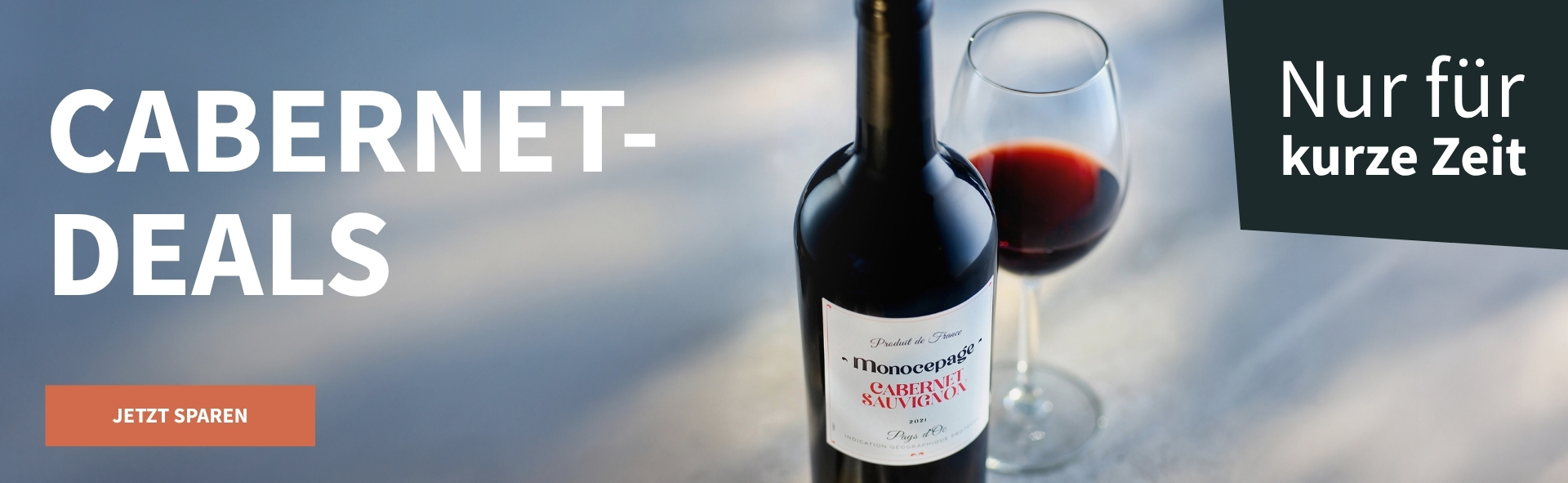Meravino Weinaktion mit dem Slogan "Cabernet-Deals". Blau-weißer Hintergrund, davor eine Flasche Cabernet und ein mit Rotwein gefülltes Weinglas. Hinweis auf "Nur für kurze Zeit". Unten Button "Jetzt sparen".