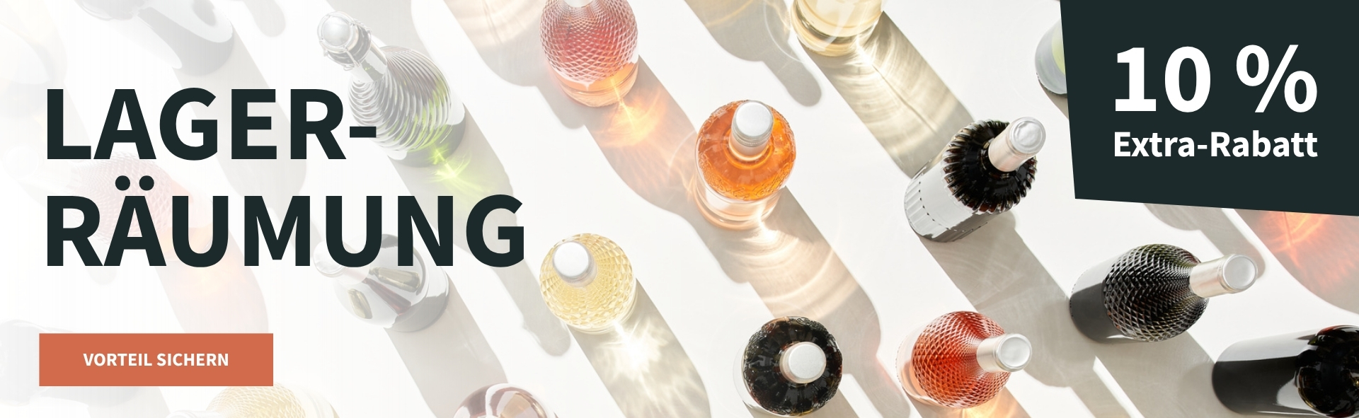 Meravino Weinaktion mit dem Slogan "Lagerräumung". Im Hintergrund mehrere Flaschen Wein auf weißem Untergrund. Hinweis auf "10 % Extra-Rabatt". Unten Button "Vorteil sichern".