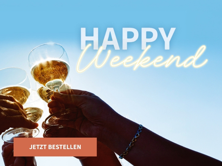 Meravino Weinaktion mit dem Slogan "Happy Weekend". Im Hintergrund blauer Himmel, davor mehrere Gläser Weißwein, mit denen angestoßen wird. Unten Button "Jetzt bestellen". | KI-generiert