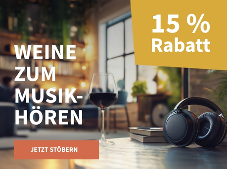 Meravino Weinaktion mit dem Slogan "Weine zum Musikhören". Im Hintergund ein Blick in eine Wohnung, im Vordergrund ein Tisch, auf dem Kopfhörer liegen und ein Glas Rotwein steht. Hinweis auf "15 % Rabatt". Unten Button "Jetzt stöbern".
