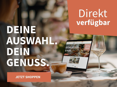 Meravino Weinaktion mit dem Slogan "Deine Auswahl. Dein Genuss". Im Hintergrund ein Laptop auf einem Tisch, daneben eine Tasse Kaffee und ein Glas Weißwein. Hinweis auf "direkt verfügbar". Unten Button "Jetzt shoppen".