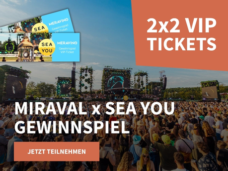 Meravino-Aktion mit dem Slogan "Miraval x Sea You Festival". Im Hintergrund eine Menschenmenge vor einer Open Air Bühne. Hinweis auf "2x2 VIP Tickets". Unten Button "Jetzt teilnehmen".
