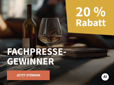 Meravino Weinaktion mit dem Slogan "Fachpresse-Gewinner". Im Hintergrund ein Wohnzimmertisch, auf dem Zeitungen liegen, daneben eine Flasche Wein und ein Weinglas. Hinweis auf "20 % Rabatt". Unten Button "Jetzt stöbern". | KI-generiert